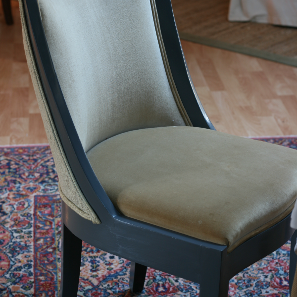 Tips for painting dining room chairs with oil paint.